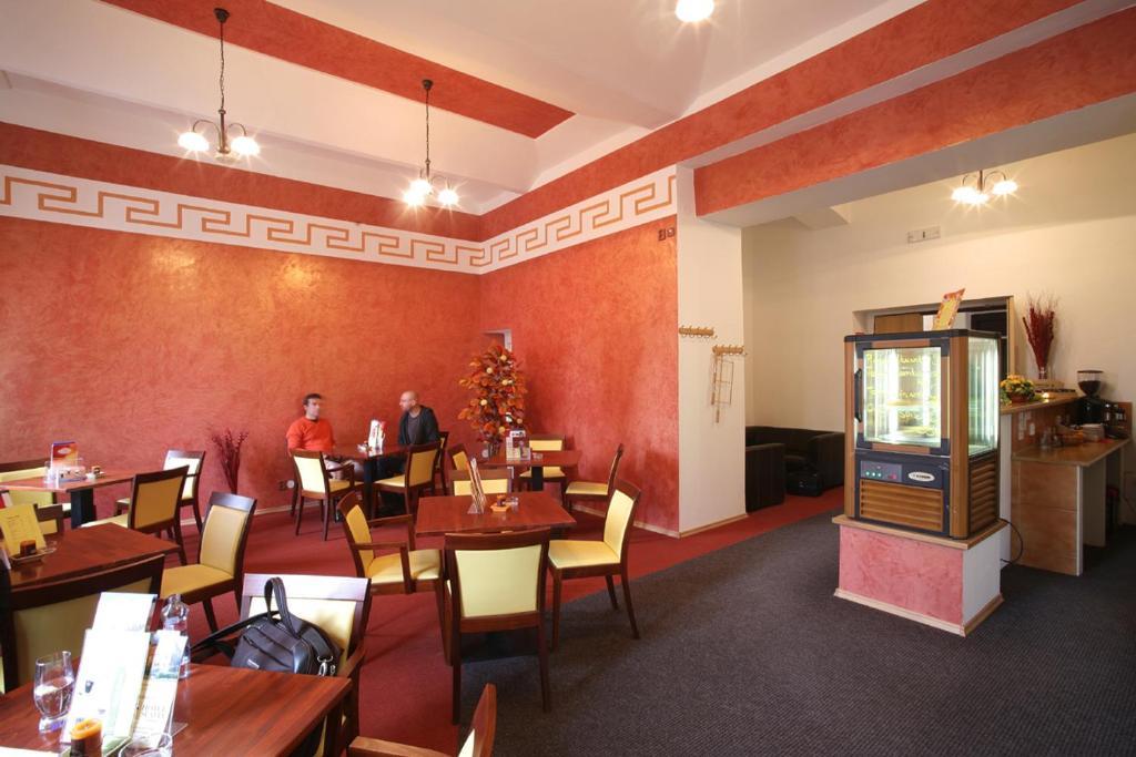 Hotel Slavia Tabor Bagian luar foto